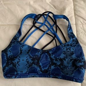 Lululemon Free to be Wild blue and black python